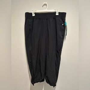 Sold 💕Livi Active Performance Stretch Adjustable Capri 14/16 size NWT New